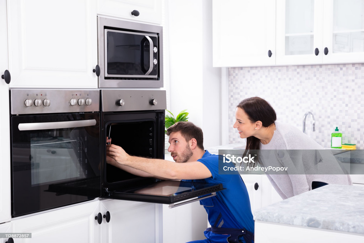 Screenshot 2024 07 02 At 13 56 13 Técnico De Fijación De Horno De Cocina En General Foto De Stock Y Más Banco De Imágenes De Electrodoméstico Electrodoméstico Reparar Instalar Istock